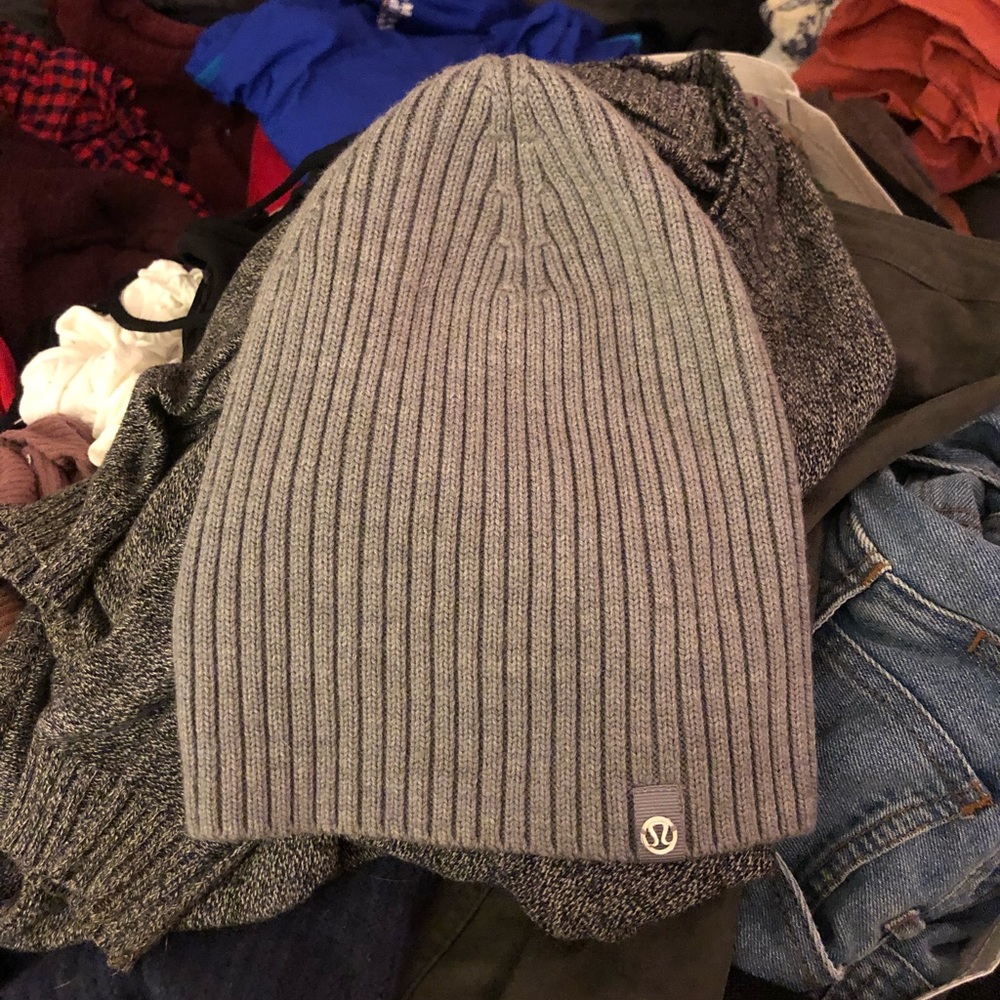Never worn LuLulemon beanie